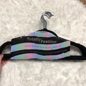 Ultra Slim No-Slip Velvet Hangers